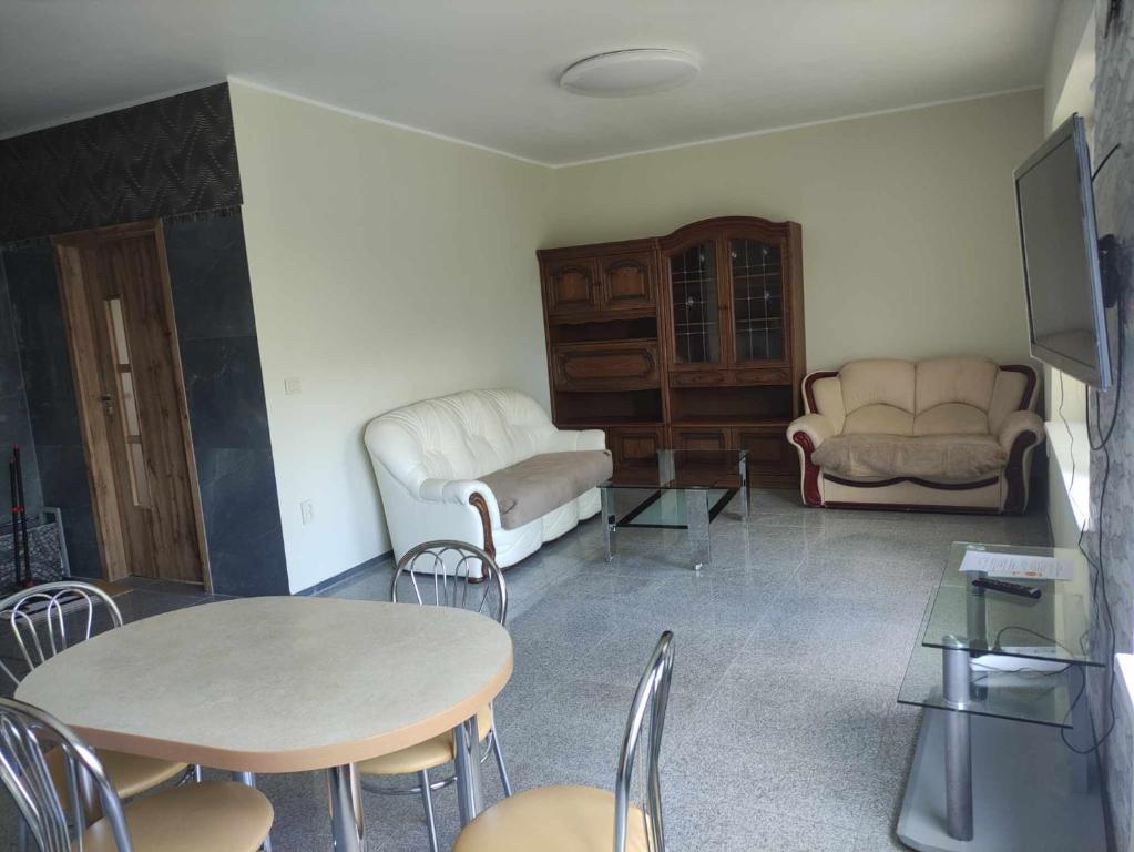 Rent Olamit, Karkazai