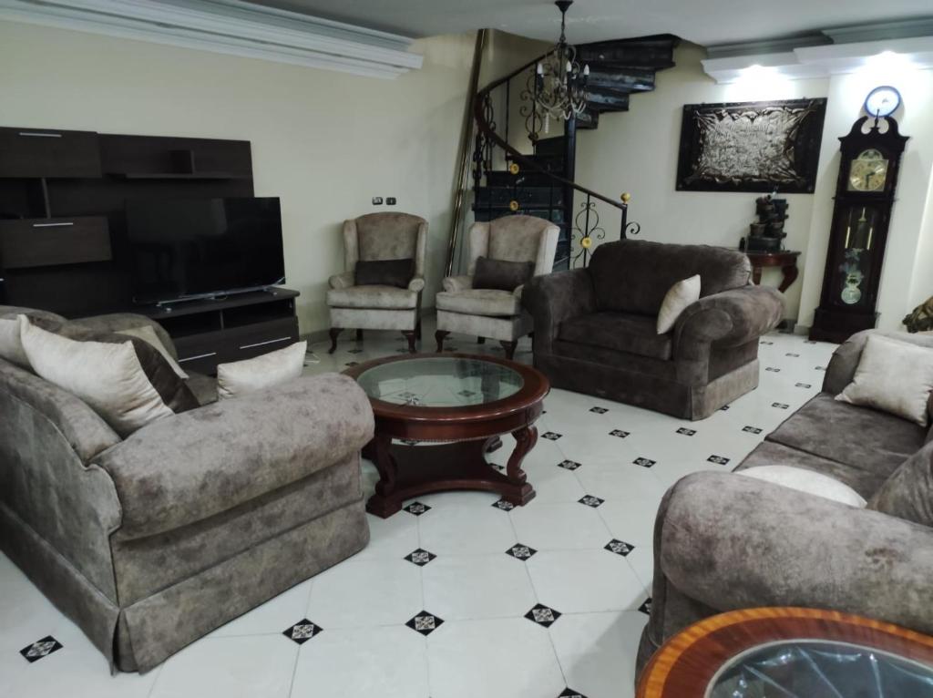 Duplex at the heart of Shikh Zayed close to everywhere, Sheikh Zayed