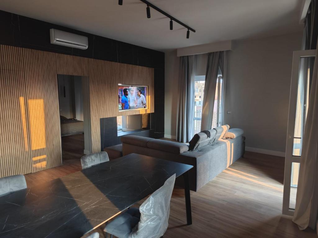 Celeste Home Center, Katánie