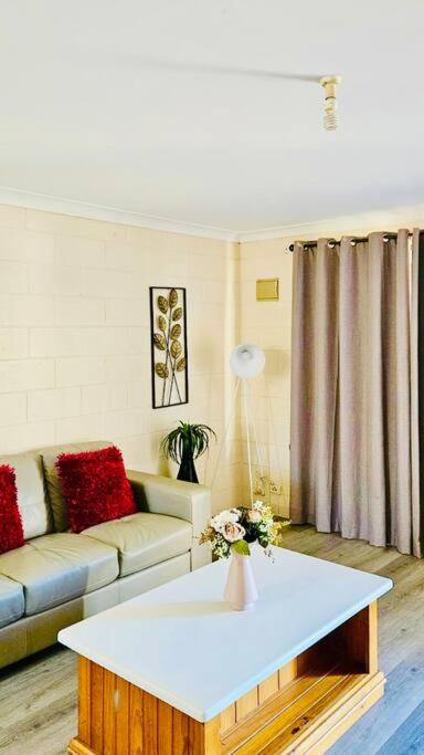 Kalgoorlie, Unit 2, Golden Patch Retreat, Boulder