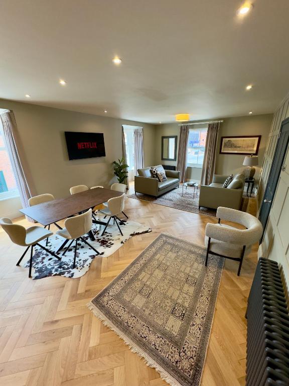 Romeo's Arch high end luxury in centre of Stratford with parking, Stratford-upon-Avon