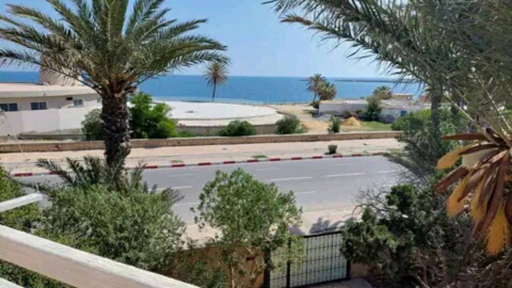 Duplex pied dans l'eau avec magnifique vue sur mer, Monastir