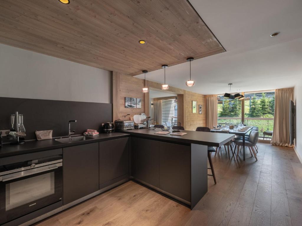 Appartement moderne 133m² à Courchevel, proche télécabine, avec WiFi et parking - FR-1-562-80 - 2