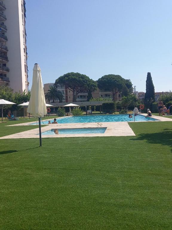 appartement lumineux piscine plage 250m centre ville grande terrasse portaventura - 1