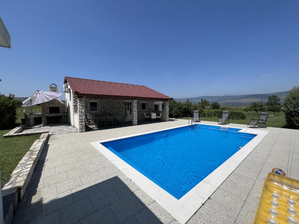 Oaza Mira, Široki Brijeg