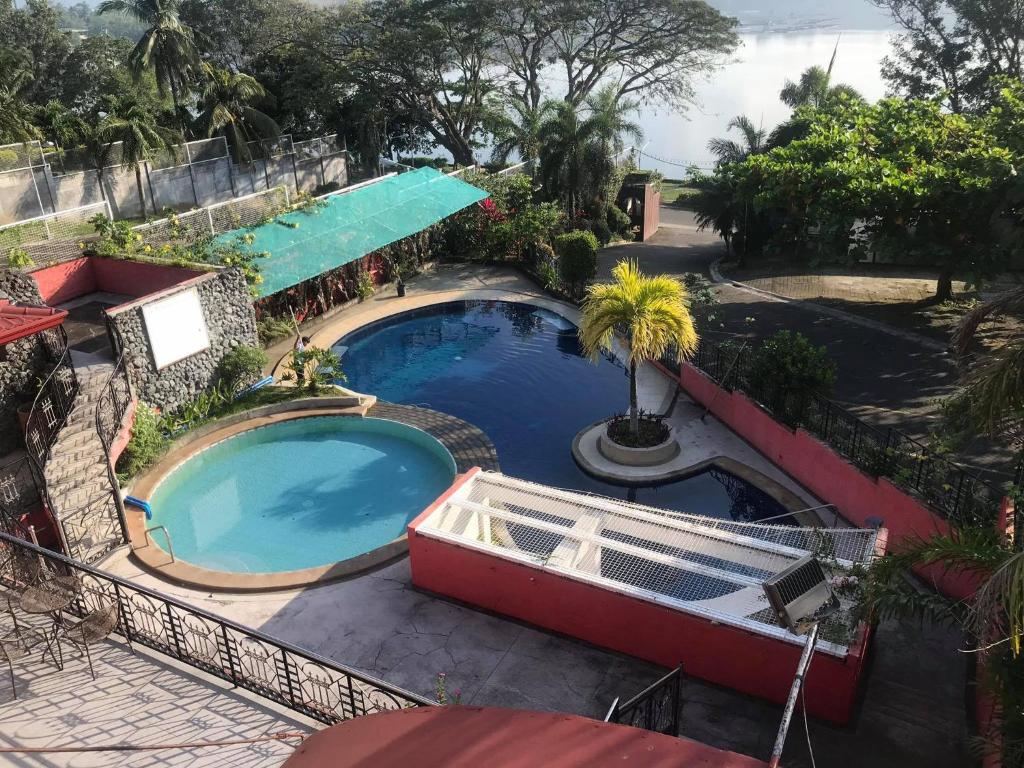 Tahanan Lakeview Hotel