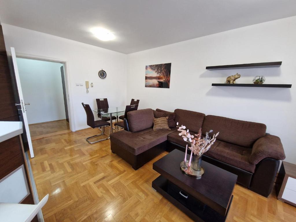 Modern comfort free parking - 3