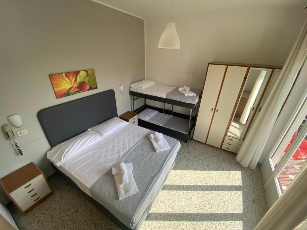 Hotel Ausonia B&B RiMiNi - 4