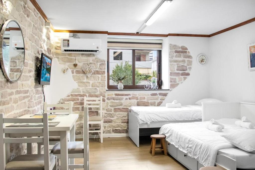 Solhouse, Gjirokastër