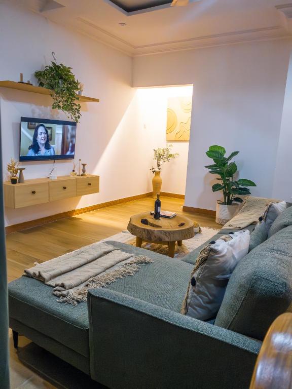 Bohemian Suite, Accra