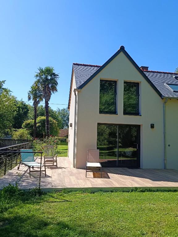 Gîte à côté de  la Java bleue en bord de rivière, Amanlis