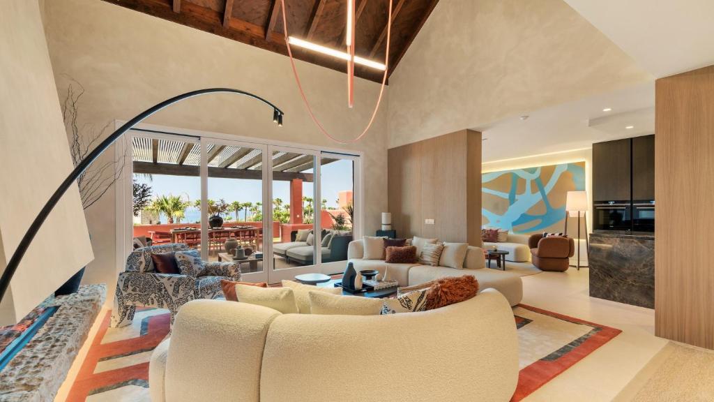 VACATION MARBELLA I The Signature Penthouse, Best Flat in Estepona, Sea View, Sauna, Communal and Indoor Pool, Gym, Private Heated Jacuzzi, Cutting-edge Amenities, High-End Renovation - 4