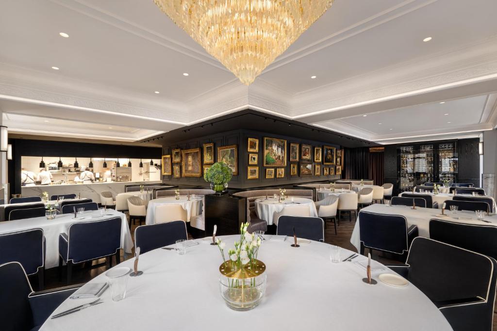 Hotel Dining