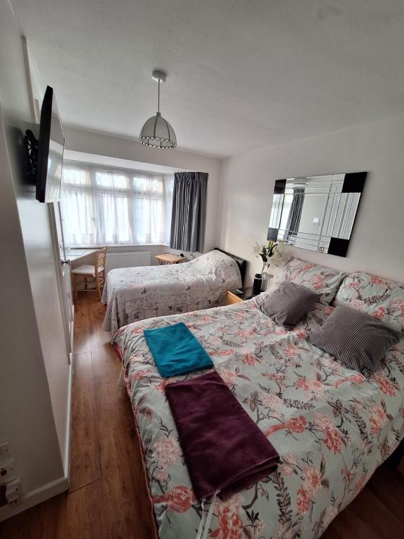 Harrow B & B, Harrow Weald