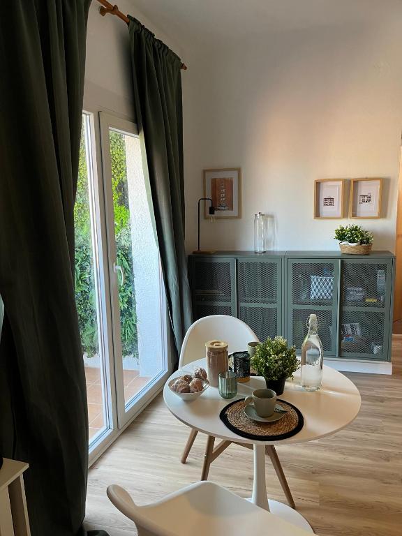 Apartament de la Madrona 1st floor Easy street parking - 2