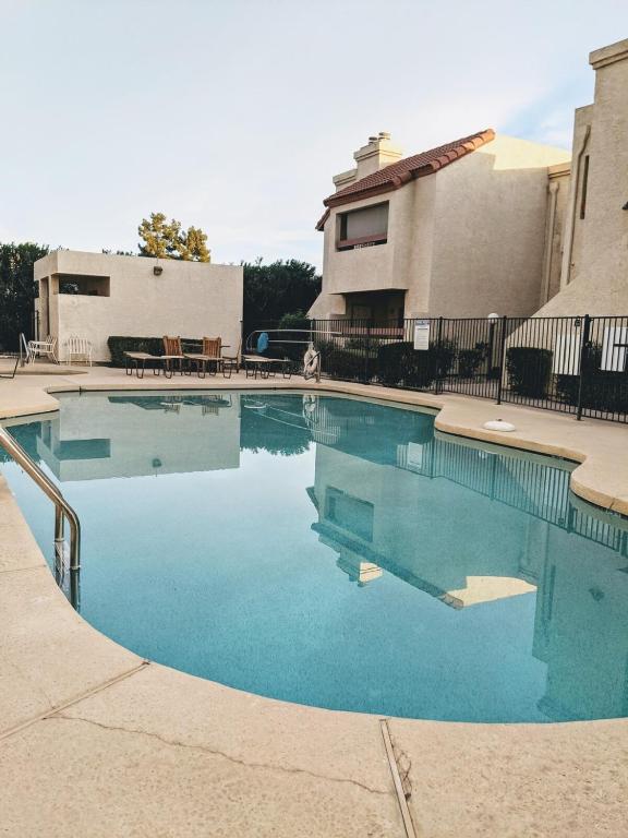 Snug 2br Condo W Pool, Patio, Wd Near Old Town, Scottsdale