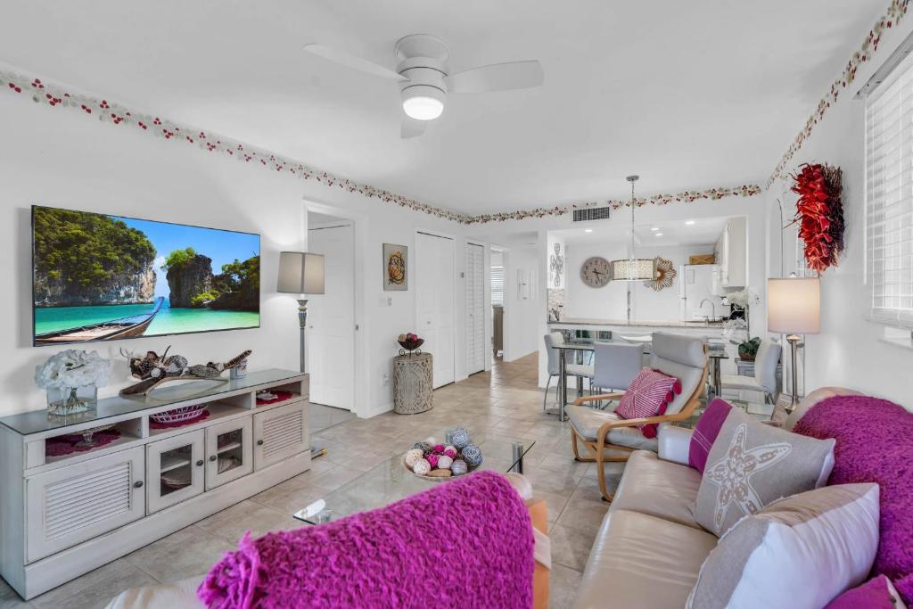 4th Floor -End Unit - Views, Naples