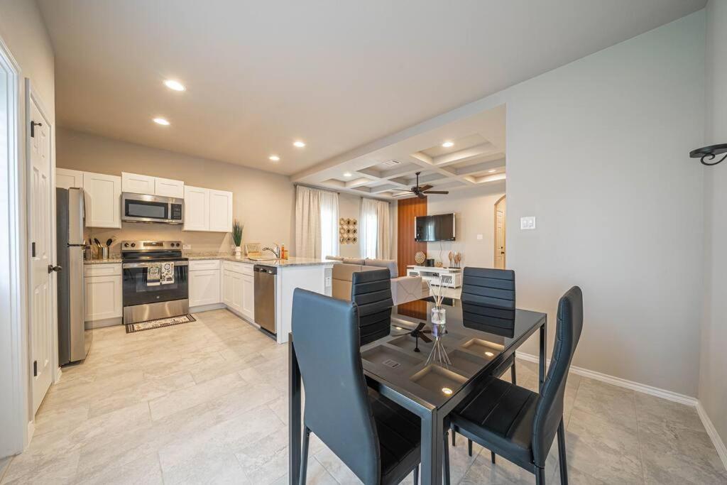 Gorgeous, Brand New 3 Bedrooms Home- Built 2024, Near SeaWorld & Lackland AFB, San Antonio