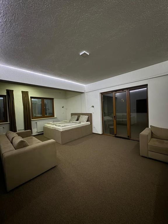 Hillside Rooms - 1