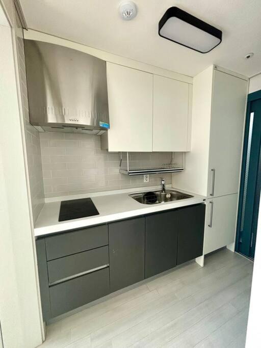 nearby subway, 2 bedroom big house