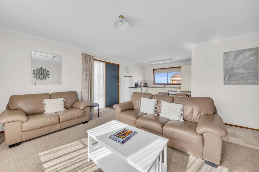 Harbour Lights - townside with a pool, Merimbula