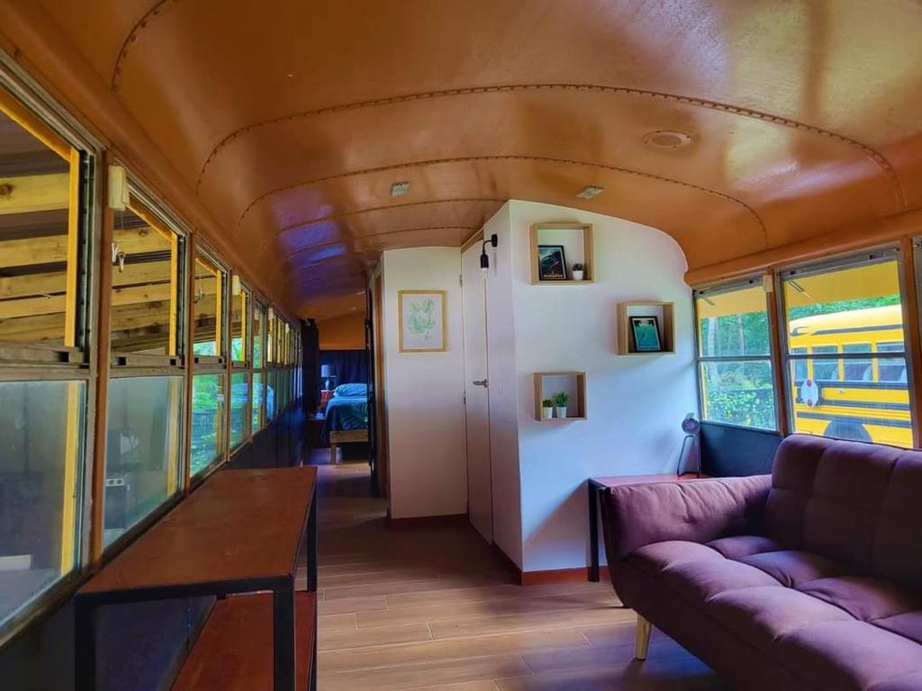 Moe Bus House, Moorea