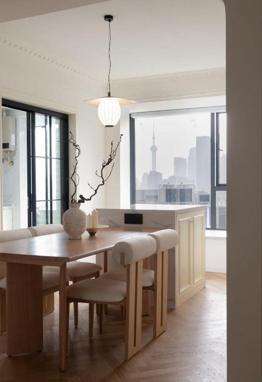 Eastern Hub - Bund Branch 3-Bedroom Near Yuyuan Garden, Nanjing Road with Shanghai Tower Views, Near Subway, Shanghai