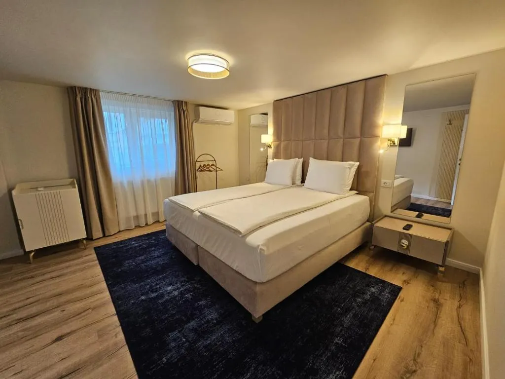 Hotel Queen, hotel v destinaci Râmnicu Vâlcea