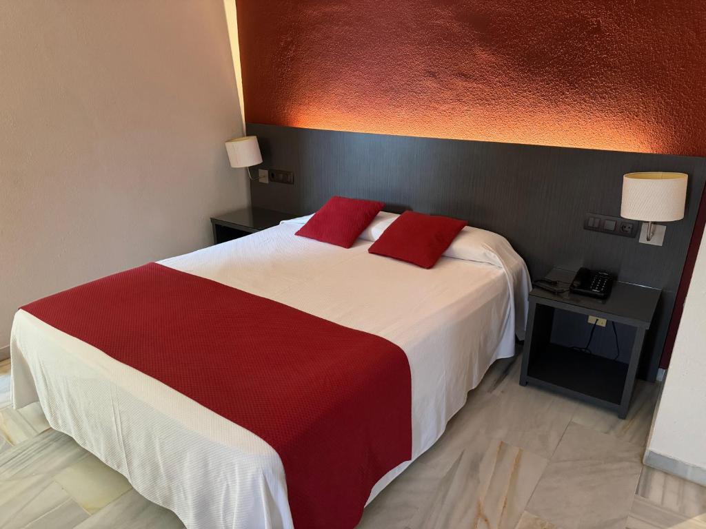 Hotel Nerja Club by Dorobe — Hotel rooms in Nerja, Andalusia