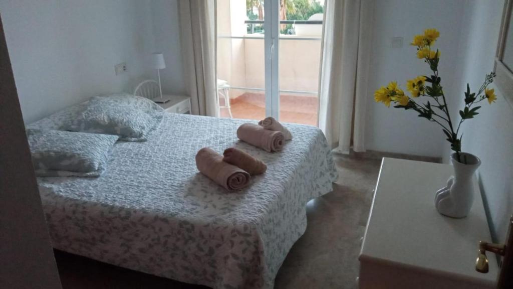 Central 2-Bed Apartment in Estepona Port - 2