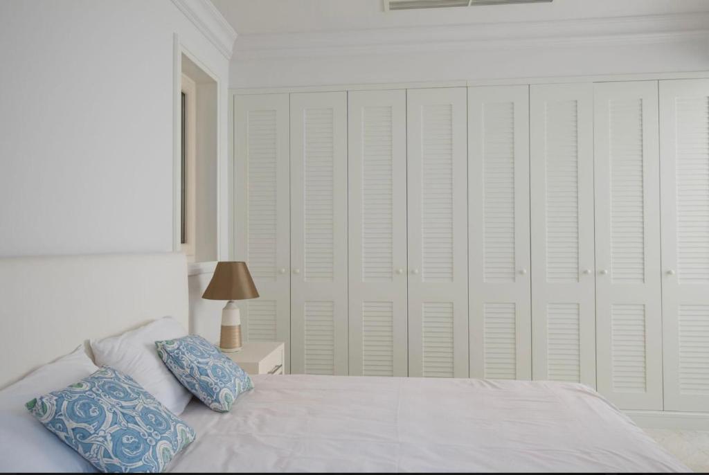 Sea View Three Bedroom Apartment - Marina Village - 2