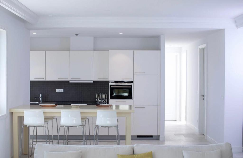 Sea View Three Bedroom Apartment - Marina Village - 3