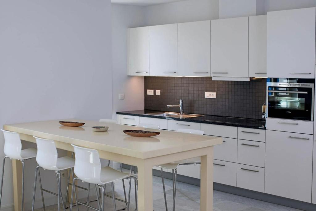 Sea View Three Bedroom Apartment - Marina Village - 4