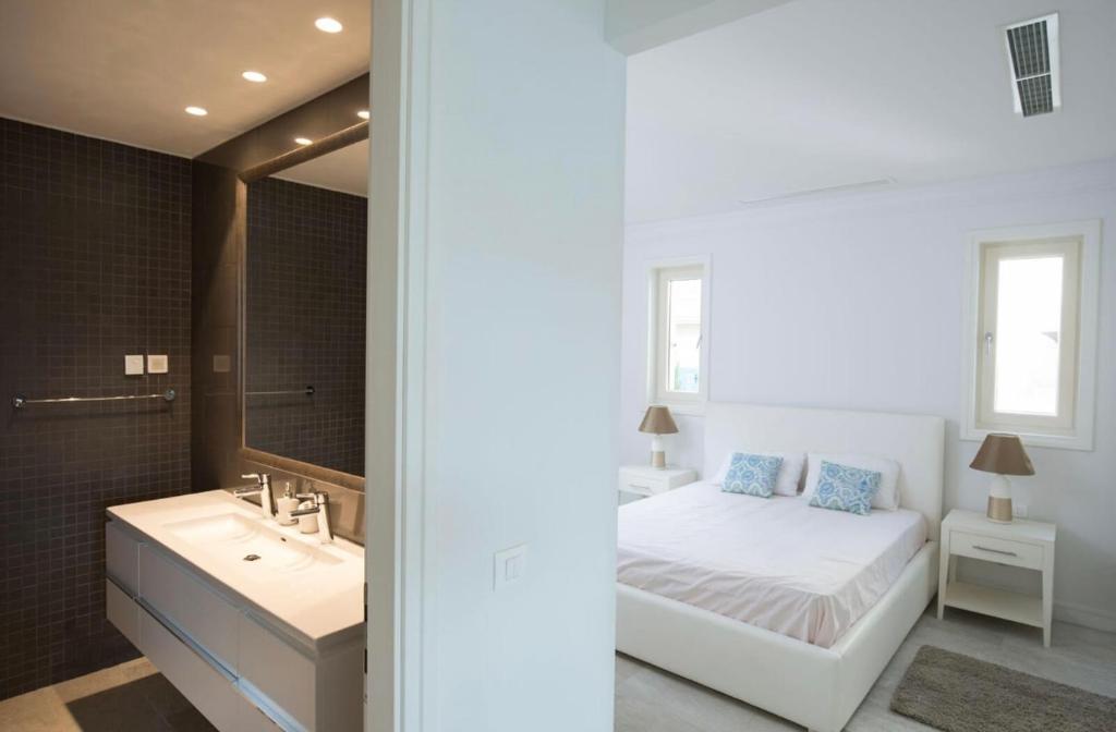 Sea View Three Bedroom Apartment - Marina Village - 5