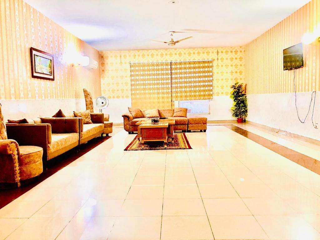 Spacious 3BR Apartment in F-11 Markaz Islamabad, Islámábád