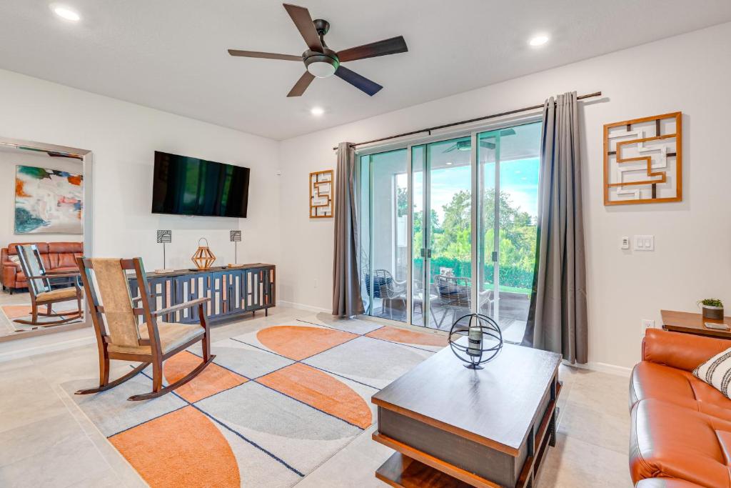 Wesley Chapel End Unit with Patio and Nature Views!, Wesley Chapel