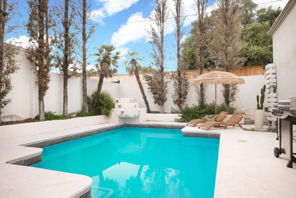 Modern Boho 5BR W Pool Six flags, San Antonio