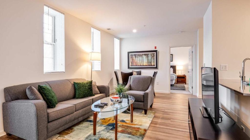 Gorgeous Apt with Kitchen, Lexington