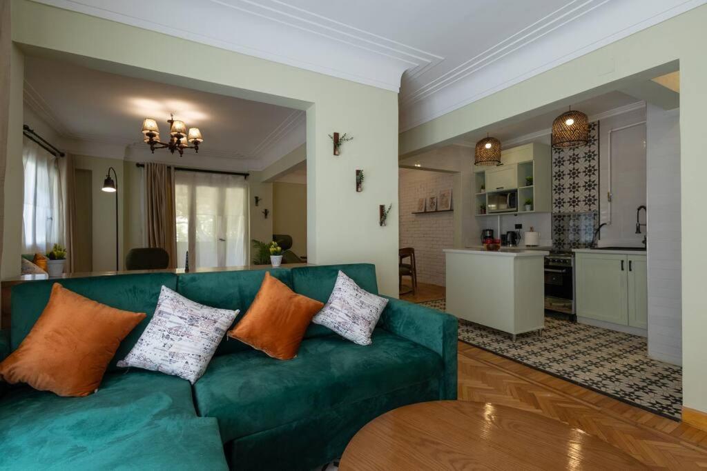 Charming 2BR Oasis in Heliopolis W Covered Patio, Káhira