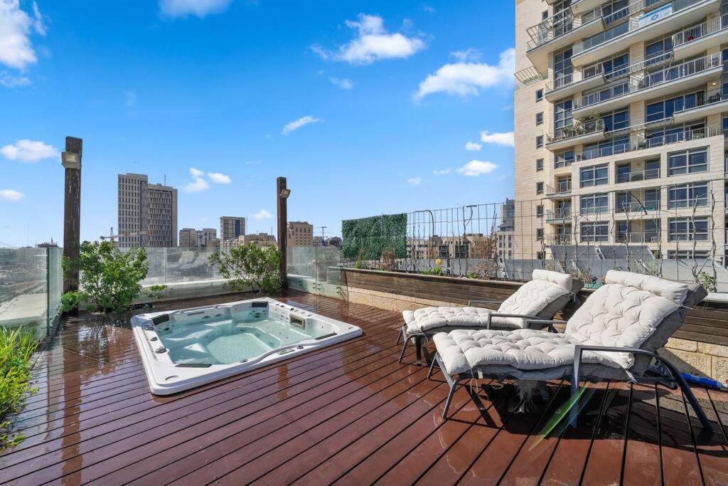Penthouse near Machne Yehuda with Jacuzzi, Jeruzalém