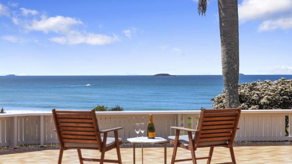 Charlesworth 15 - Beach Reserve, Amazing Views, Walk to Resorts, Sleeps 15, Coffs Harbour
