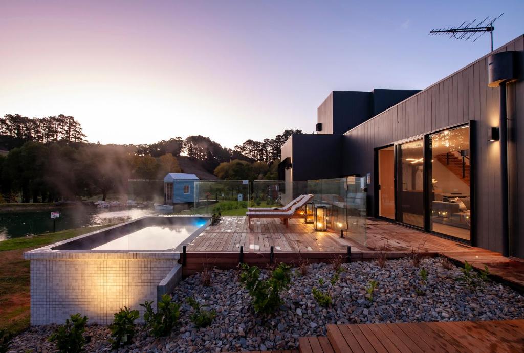 Pavilions at Lenswood, Lenswood