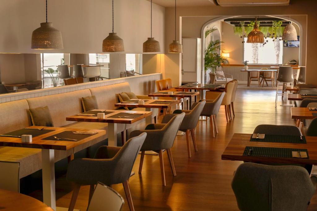 Llaut Boutique Hotel — Restaurant & bars in Can Picafort, Balearic Islands