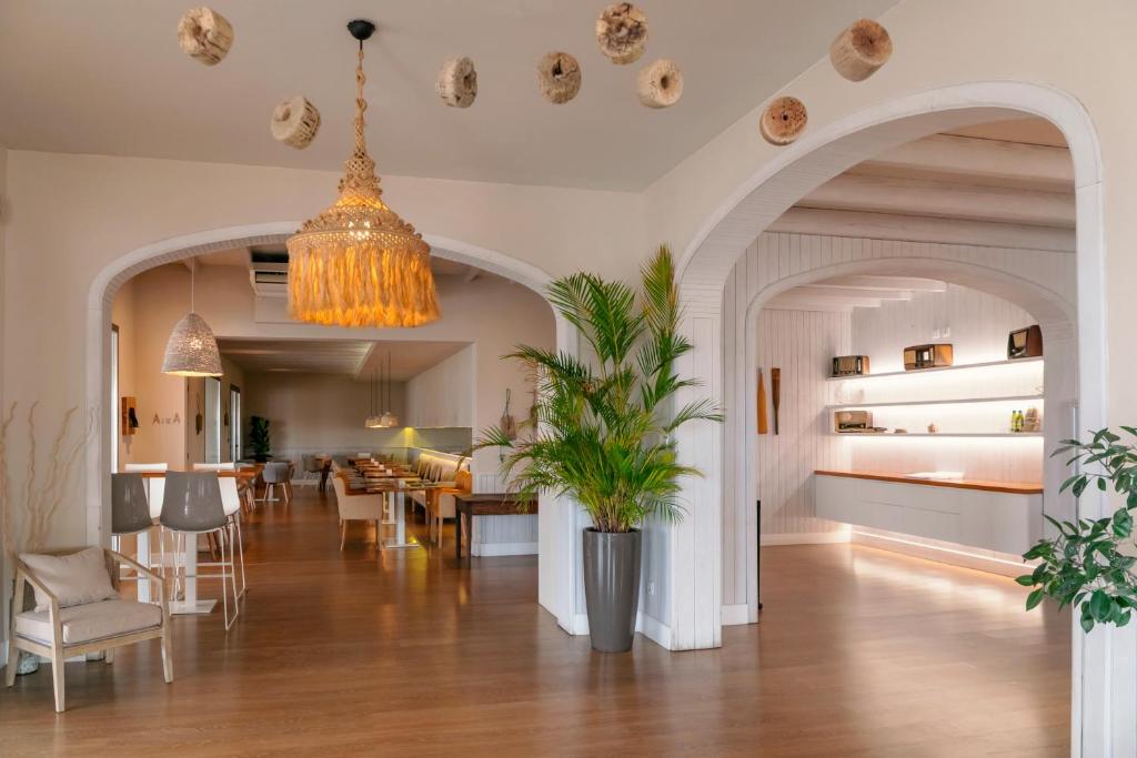 Llaut Boutique Hotel — Restaurant & bars in Can Picafort, Balearic Islands