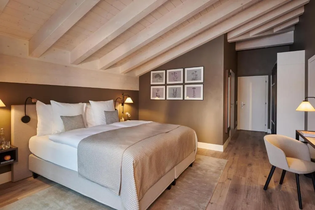 SCHLOSS Zermatt - CBD & Adaptogenic Spa and Sport Hotel，位于采尔马特的酒店