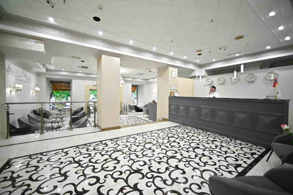 Lobby, Imperial Palace Hotel in Yerevan