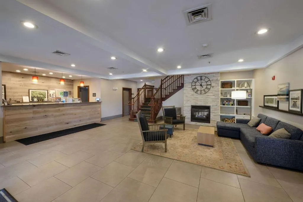 Country Inn & Suites by Radisson, Lake George Queensbury , NY，位于乔治湖的酒店