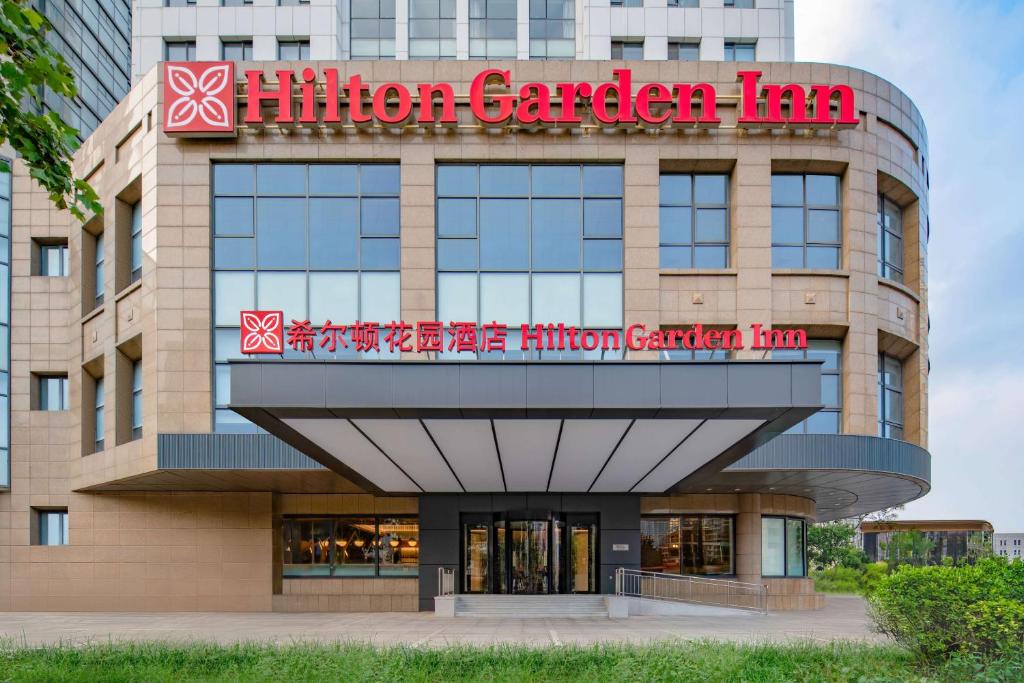 1. Hilton G..