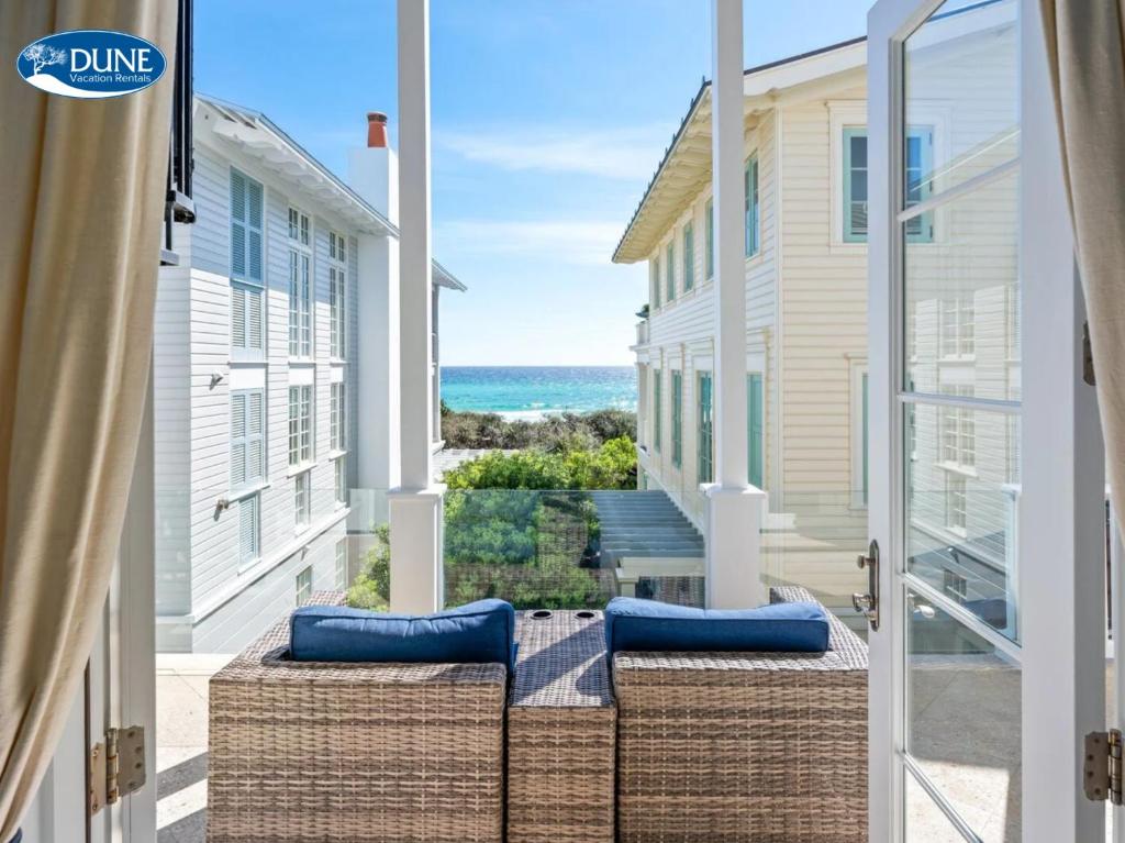 Gulf Views - Steps to Seaside Town Center - Bella Vita - Newly Remodeled! home, Santa Rosa Beach
