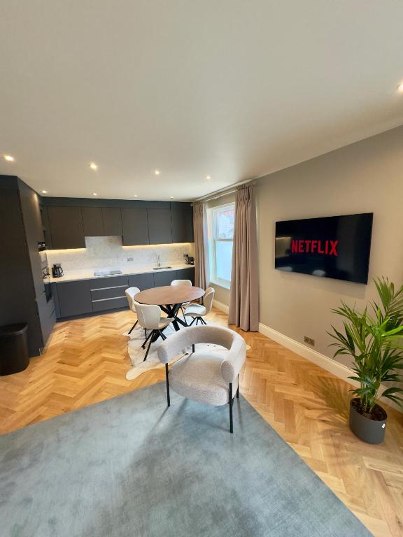 Macbeths Corner High end luxury apartment in centre with parking, Stratford-upon-Avon